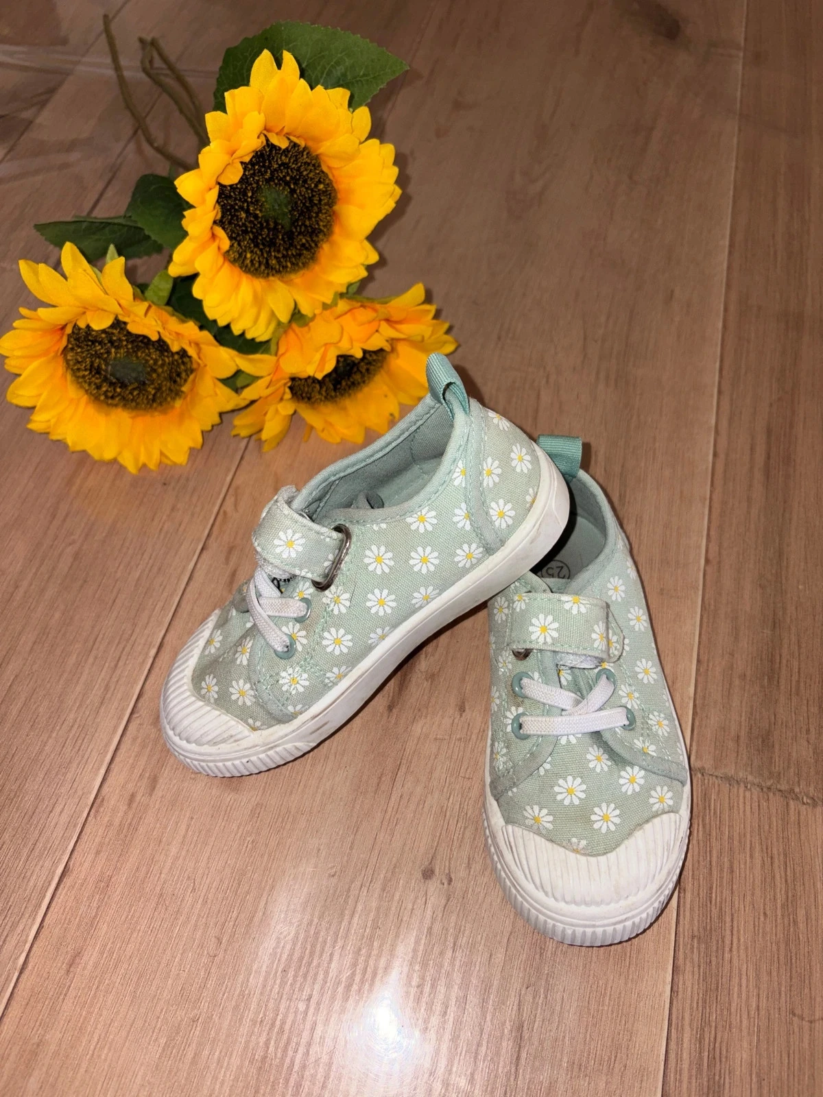 Chaussures basket à scratch vert clair avec des marguerites FPC taille 25